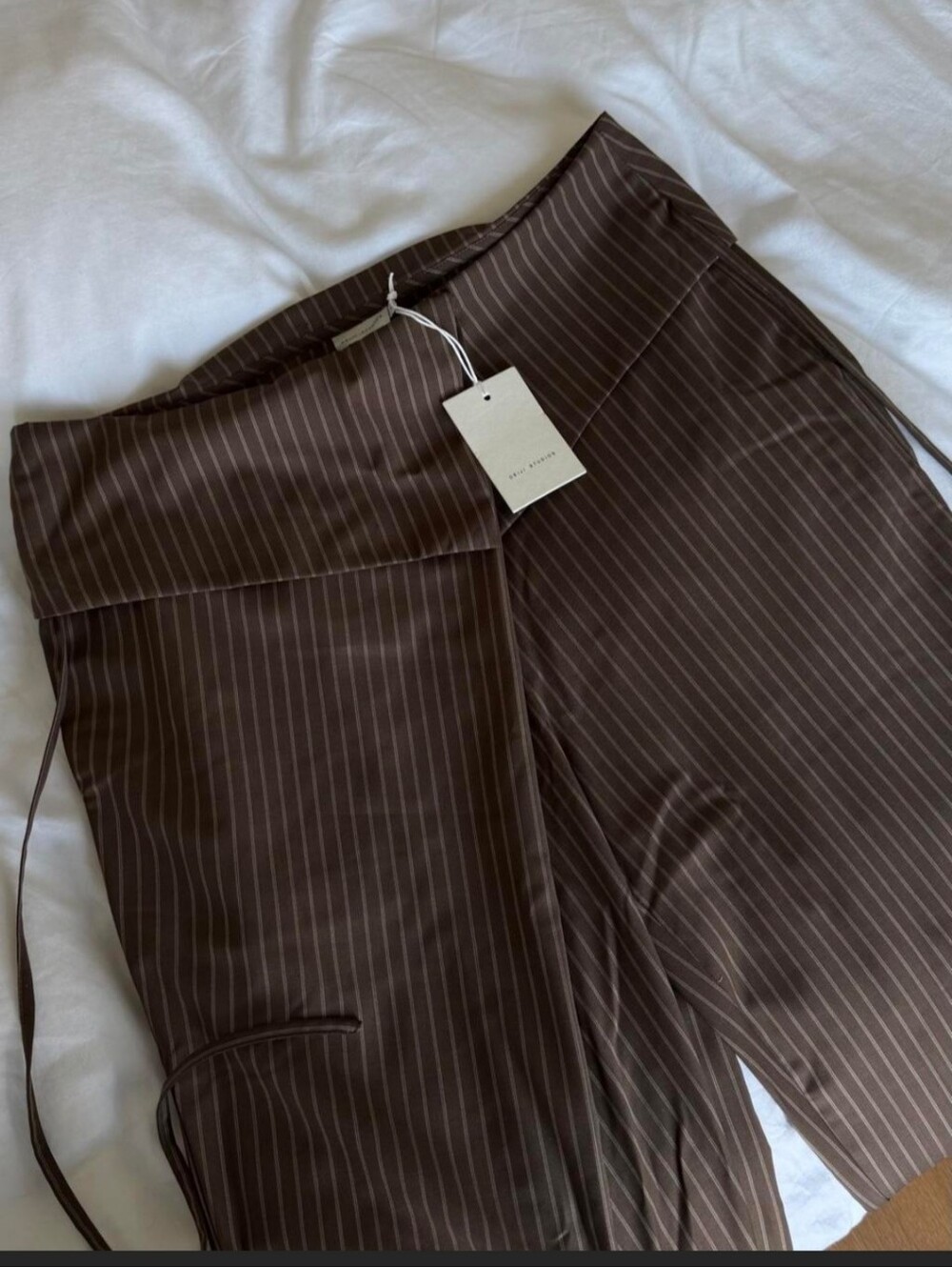 Wide-Leg Pinstripe Trousers in Brown - Picture 3 of 5